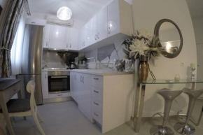 Polychrono New 2 Bedroom Apt. Just By The Sea!